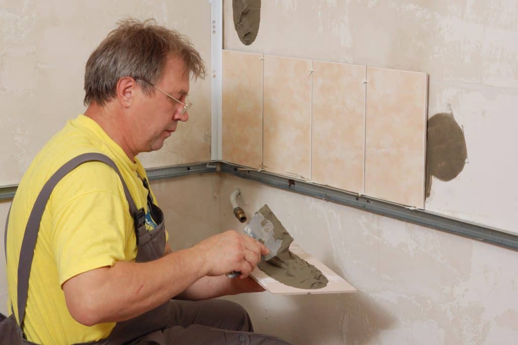 Using wall mounted battens to keep tiles level