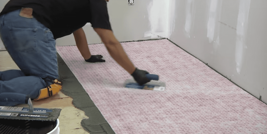 Tiling onto a uncoupling mat membrane