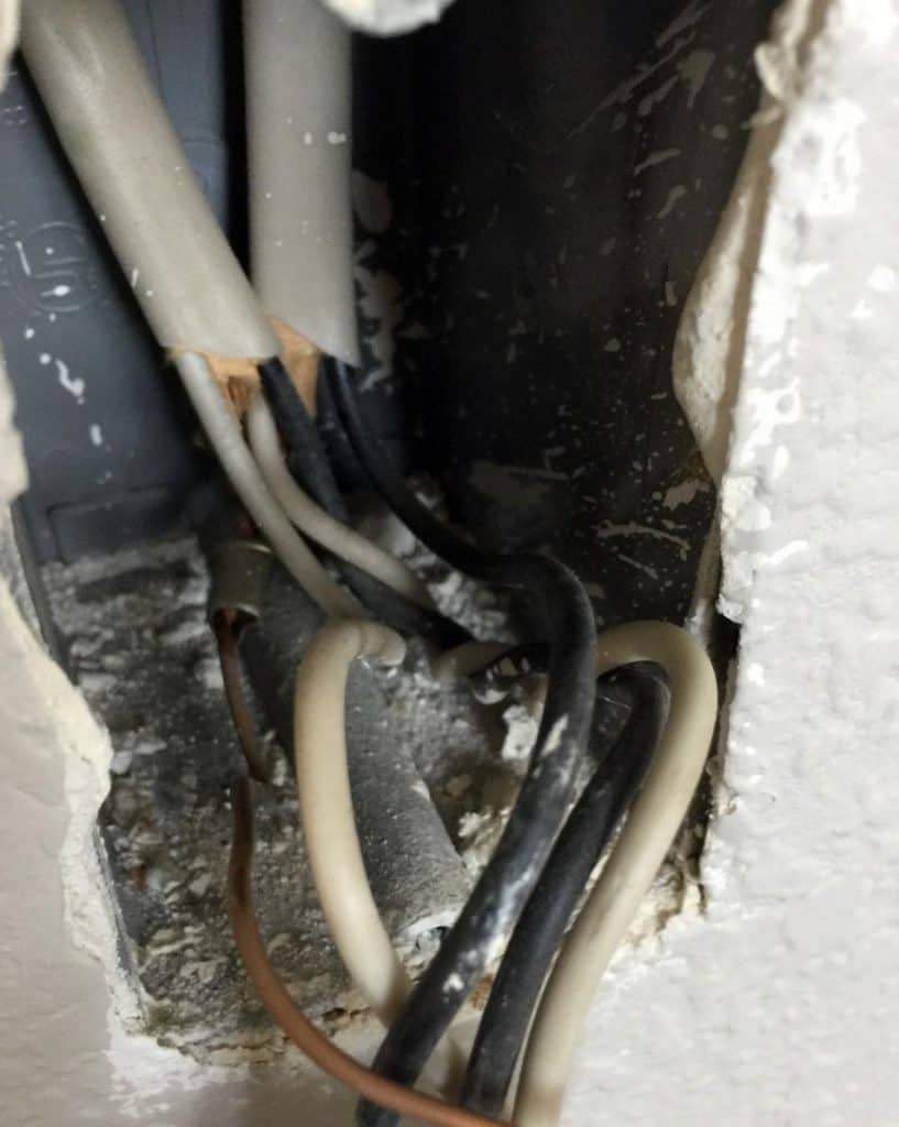 An outlet with two black wires and two white wires
